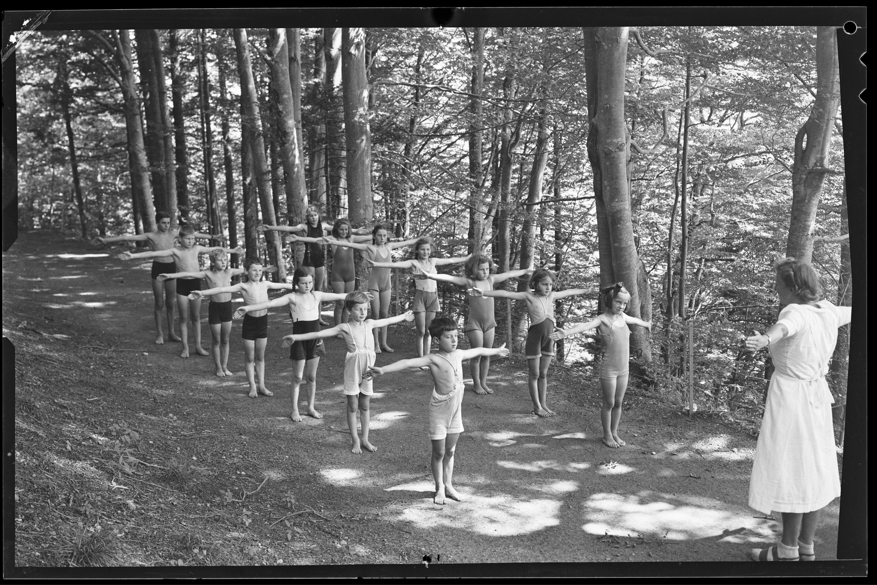 Turnen der Zürcher Kinderheilstätte Erliberg in Unterägeri, ca. 1940er-Jahre